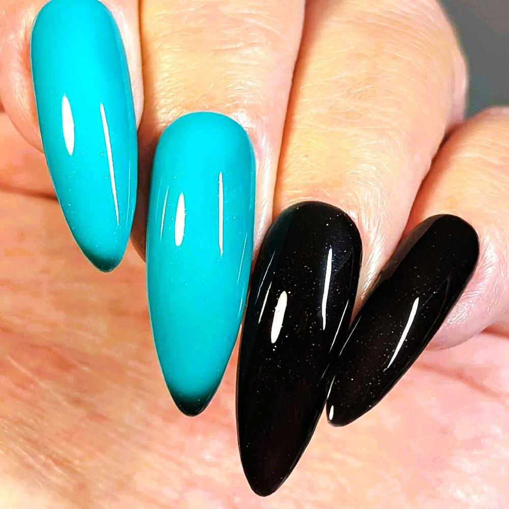 Parrot Polish St.Lucia Thermal Nail Lacquer. Black/Turquoise
